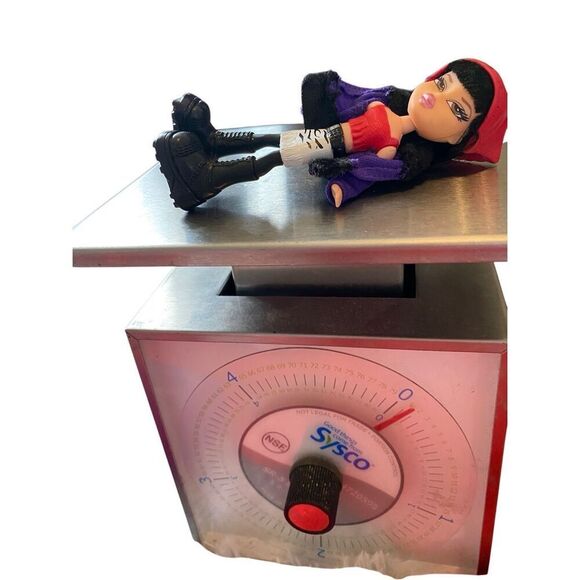 Jade Bratz Doll Mini Collectible Dolls Happy Meal Figurine Kids Collectors - Picture 6 of 6